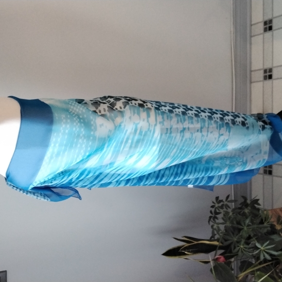 Vintage de Ogos ladies pareo/sarong, 56" x 45" - Picture 5 of 9